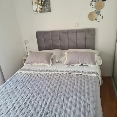 Sea With Free Parking Apartment Split