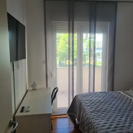 Sea With Free Parking Apartment Split